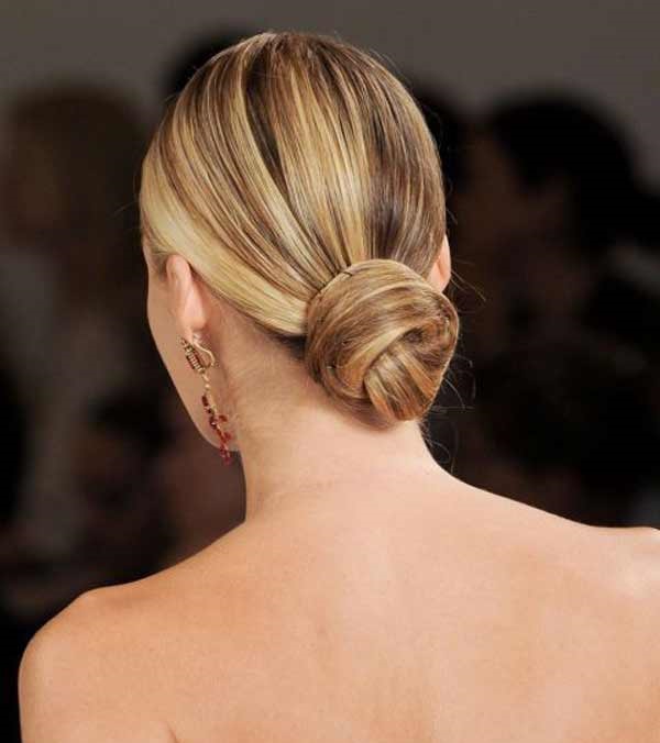 Petit chignon lisse