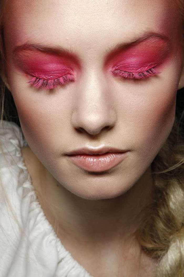 Exemples de maquillage rose et écarlate