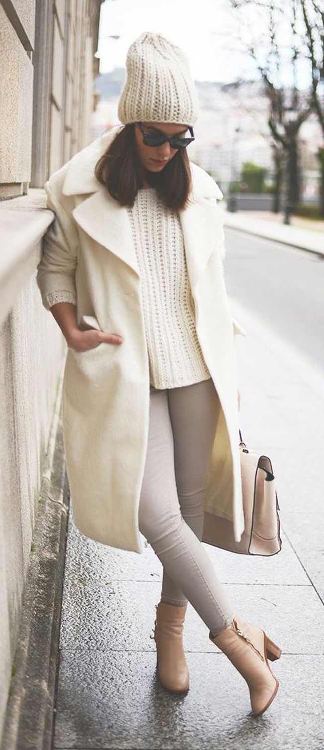 Pull blanc + manteau léger + jean