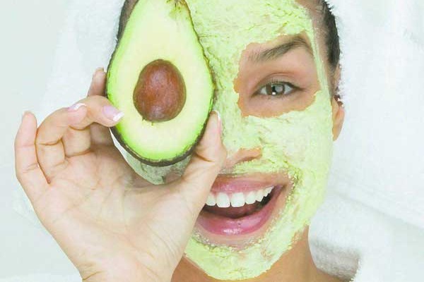 Anti-aging avocado masks: smooth out neglected wrinkles