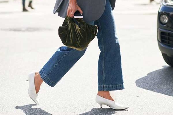 The most fashionable jeans of 2017: 5 current models. Stylish looks