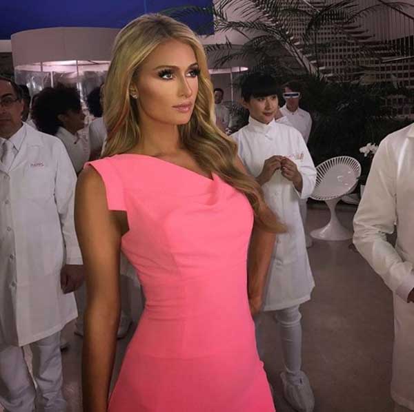 Robe rose Paris-Hilton