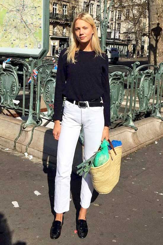 Denim blanc + accessoires et col roulé noirs