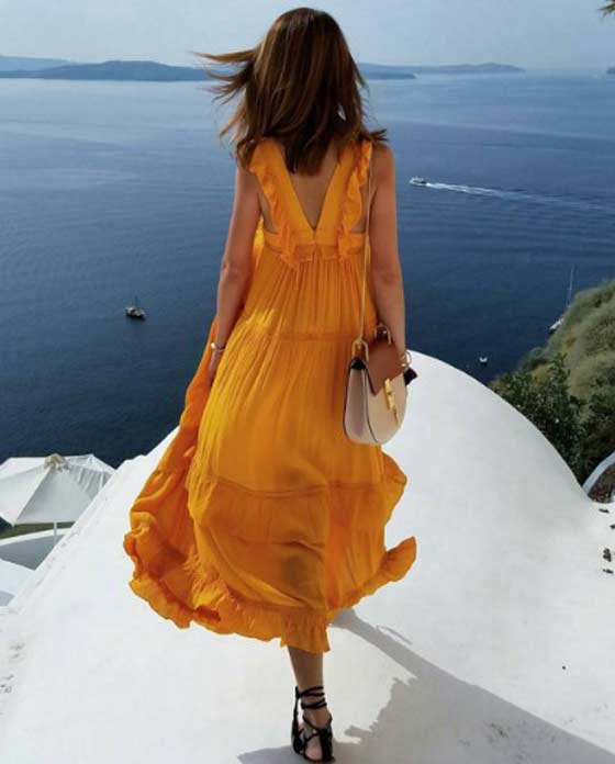 Robe d'été jaune à volants