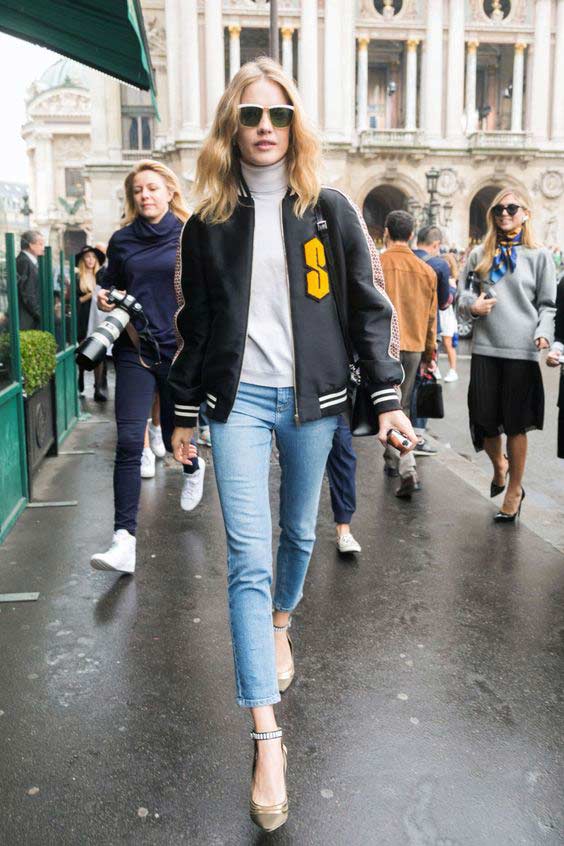 Jeans, t-shirt et bomber street style