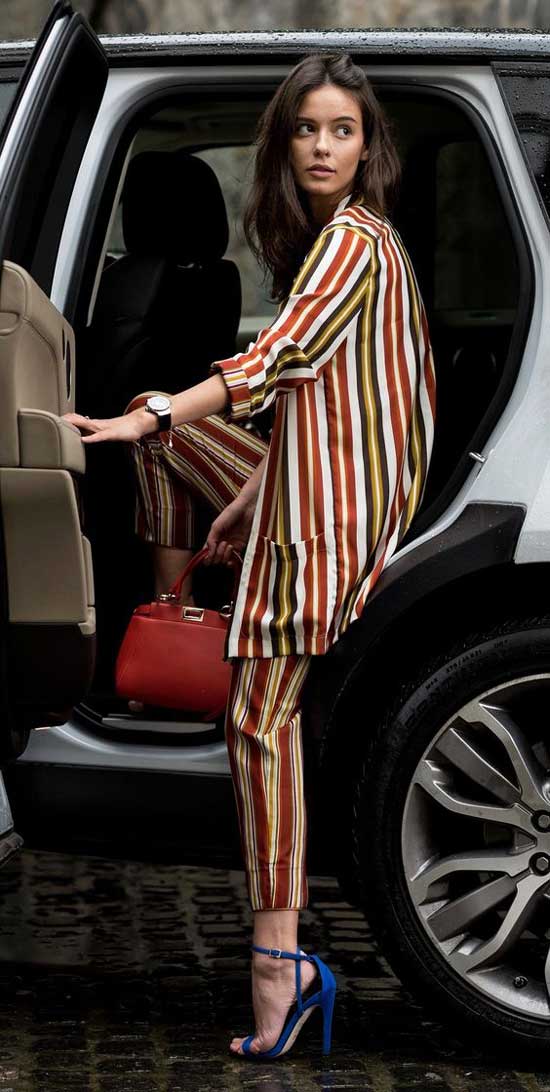 Summer trouser suit with heeled sandals