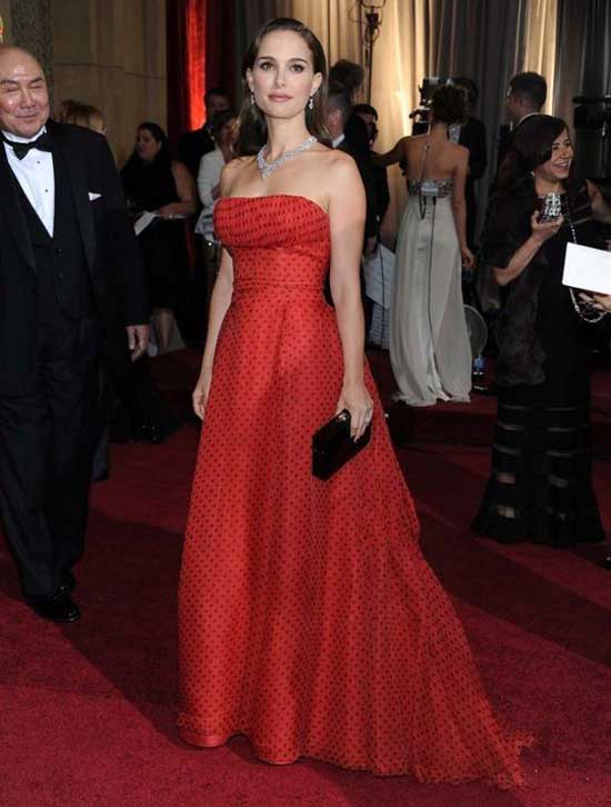 Red Dress, Golden Globes 2017, Natalie Portman