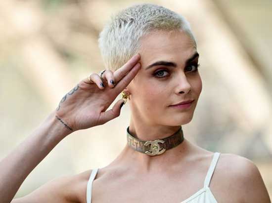 Coupe de cheveux super courte de Cara Delevingne