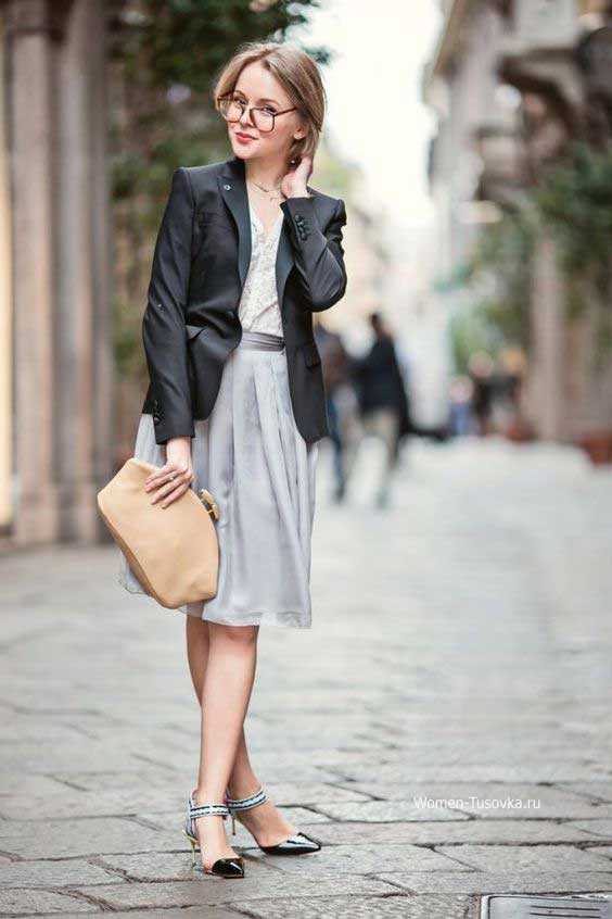 Light gray skirt - a silhouette