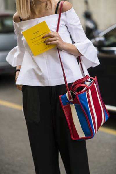 Outfit with a shopper bag