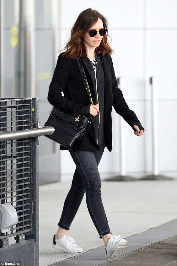 Lily Collins en jean moulant