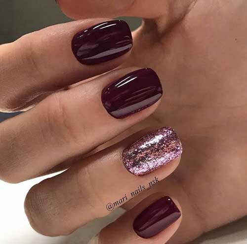 Large glitter on the ring finger