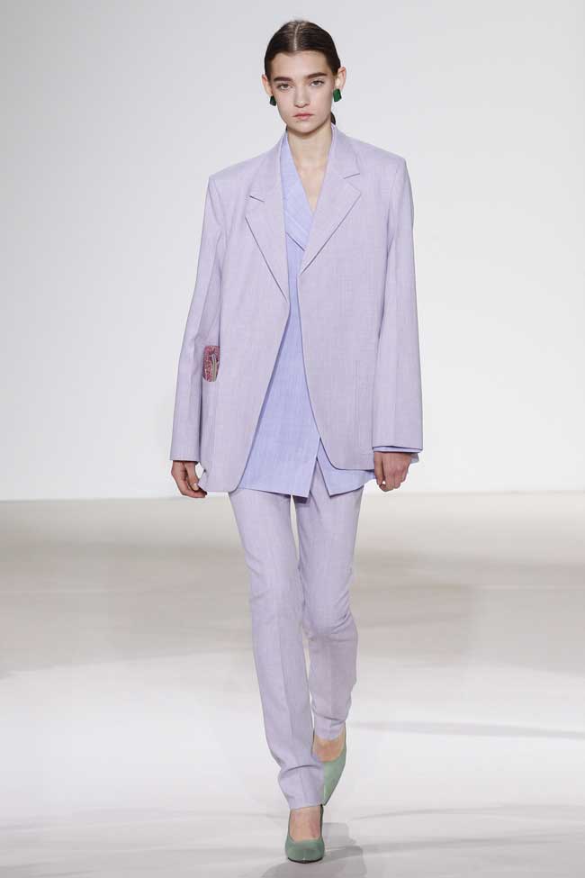 Trouser suit in pastel colors