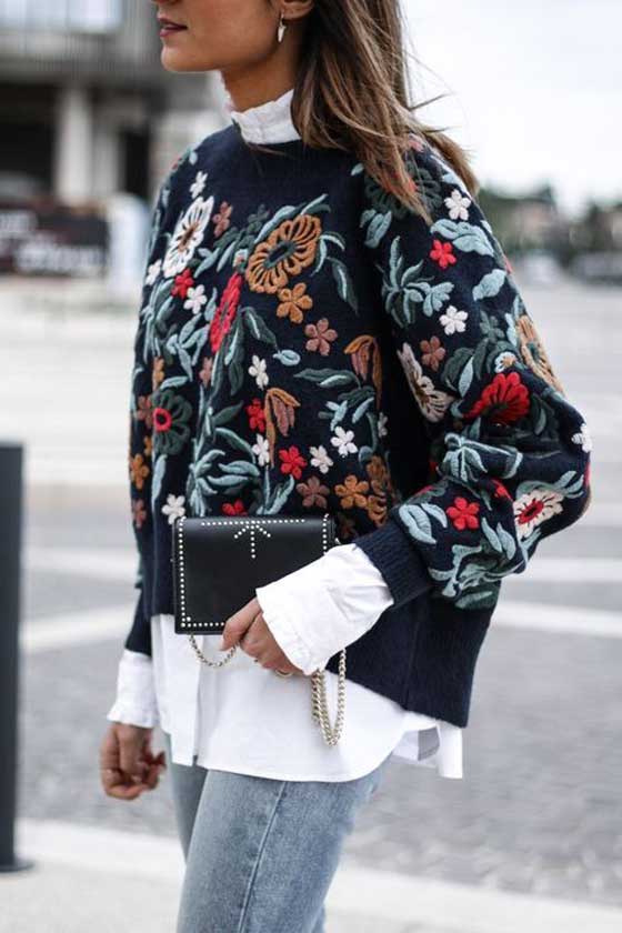 Look with a fashionable sweater - print flowers + white shirt