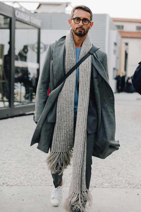 How to tie a scarf for a man