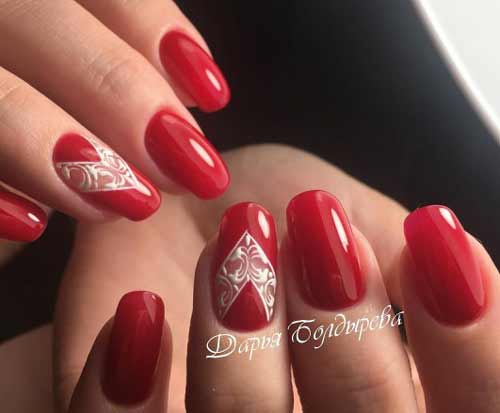 Dentelle blanche + vernis rouge