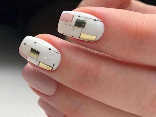 Geometric designs on the nails of the novelty