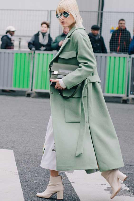 Trend - large pockets, wide belt, pastel shade