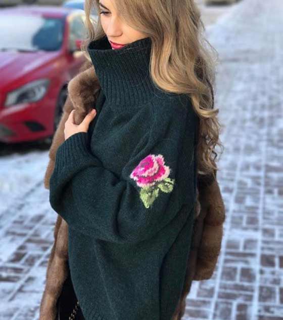 Fashionable color and collar sweater dress