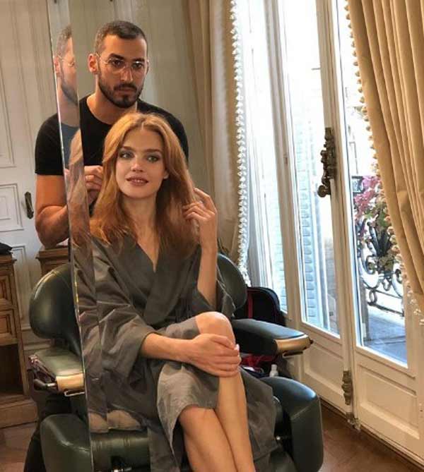 Natalia Vodianova chez le coiffeur