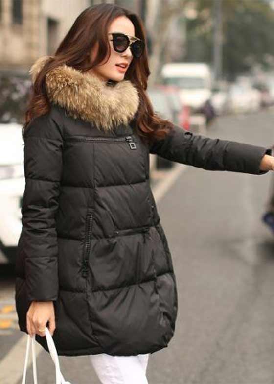 Fashionable short down jacket with fur trim