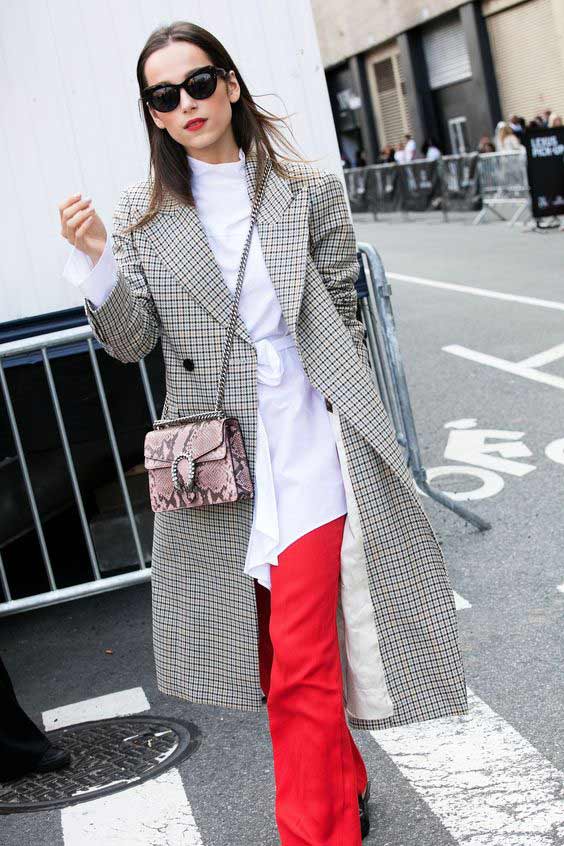 Chemisier blanc + pantalon rouge