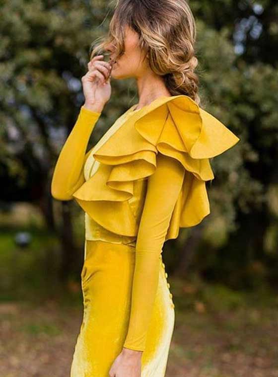 Robe en velours jaune pour le nouvel an 2018