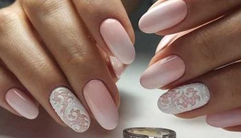 Feminine nail design