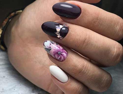 Single sticker nail design