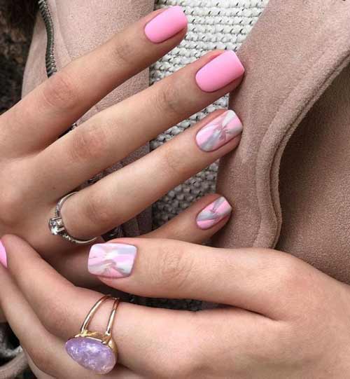 Dessins d'ongles nude rose clair