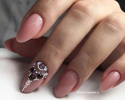 Nude + rhinestones in manicure