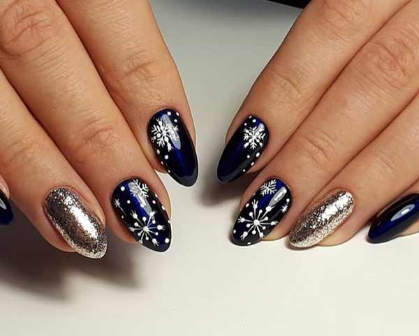 Snowflakes on blue - manicure 2019