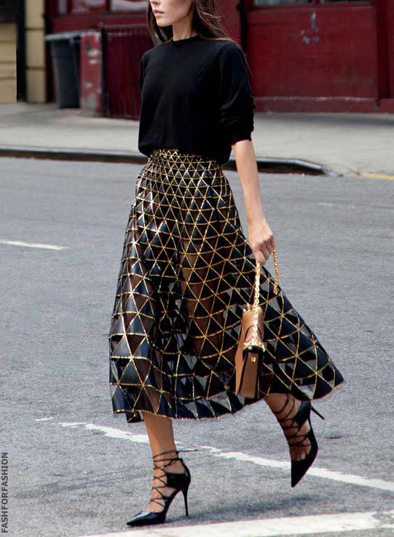 Black and gold skirt, example