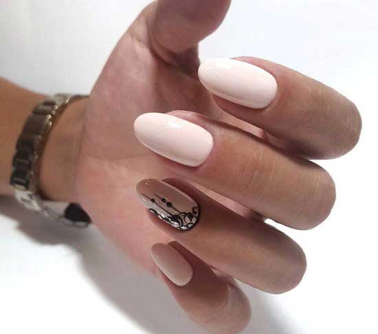 Nude manicure