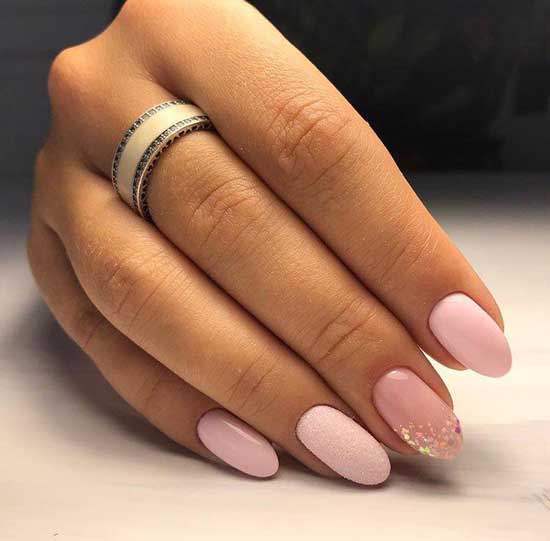 Nude manicure