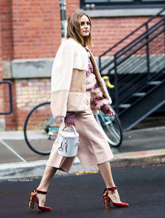 Look de luxe à la mode dans des couleurs pastel