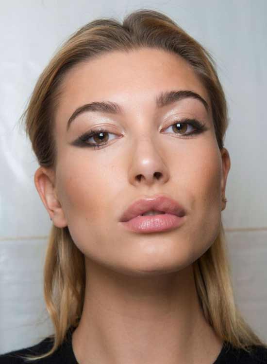 Les sourcils parfaits de Hailey Baldwin