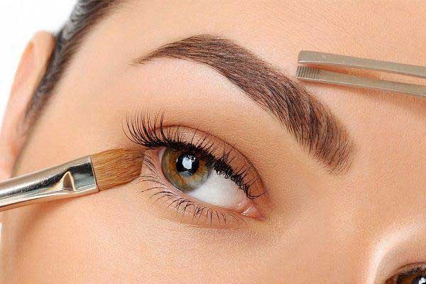 Eyebrow shape rejuvenates