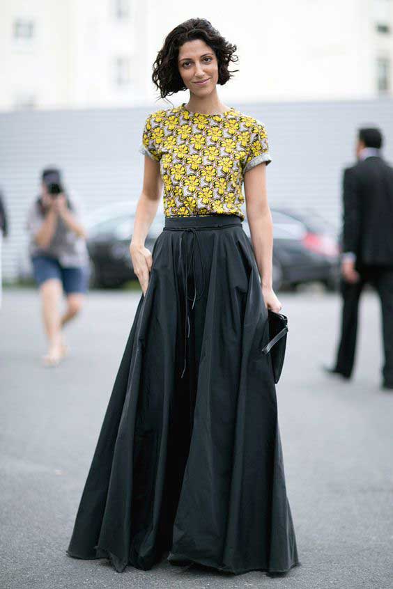 Dark floor-length skirt trend 2018