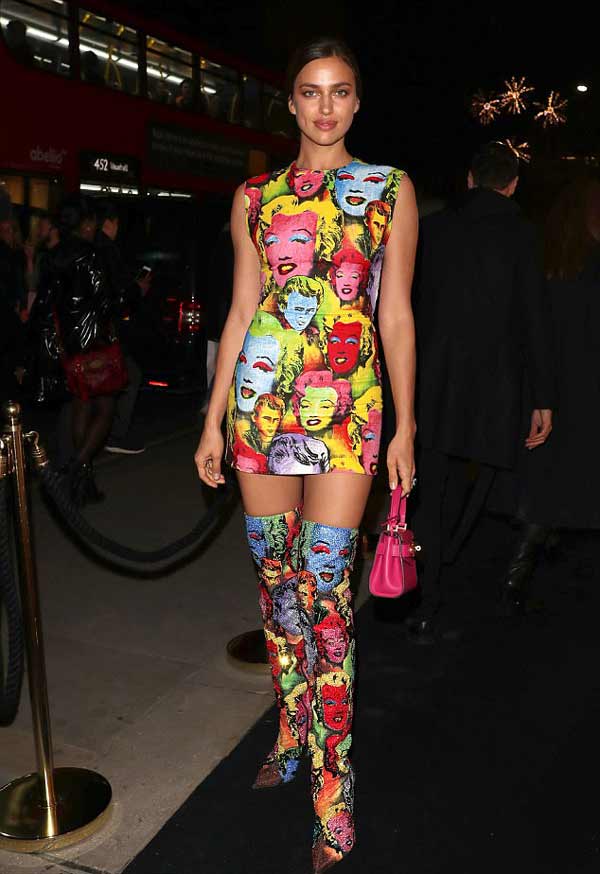 Irina Shayk en robe Versace