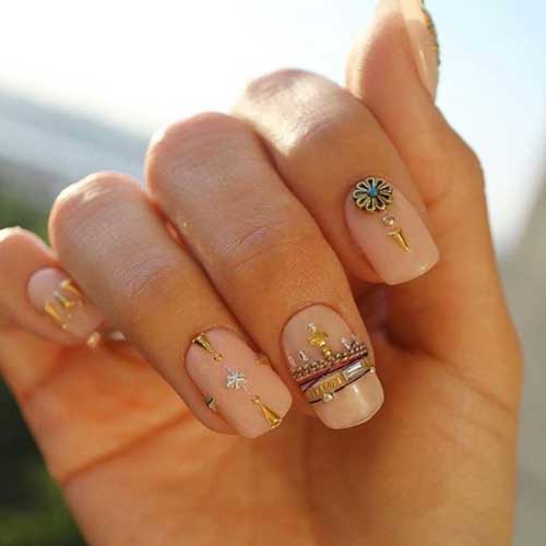 Manicure bracelet on nails