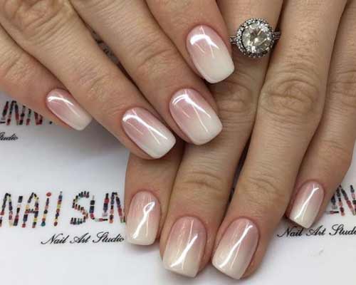 Ombre beige sur ongles courts
