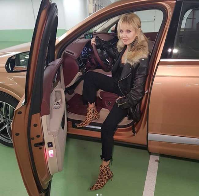 Oh, quoi : Valeria a montré comment porter des bottines à imprimé léopard