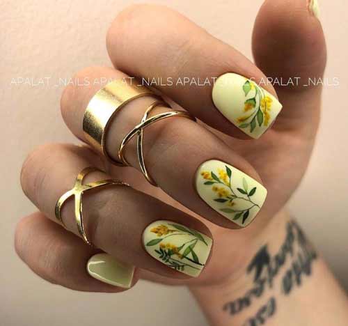 Manicure with flowers