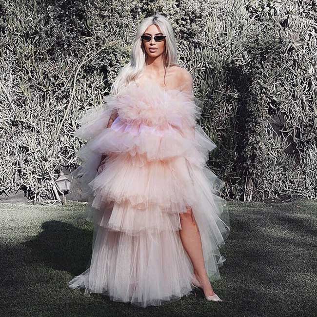 Pas son style : Kim Kardashian dans une robe volumineuse rose tendre