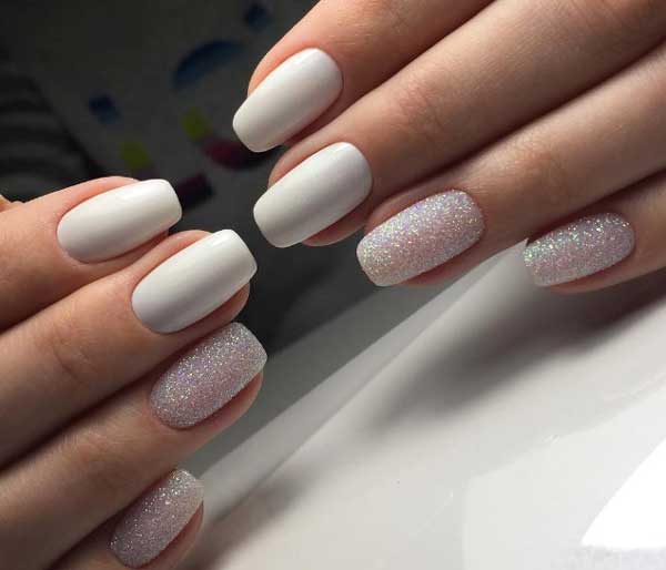 Manucure beige sur ongles courts: idées de design