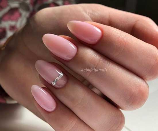 The trend in manicure is naturalness