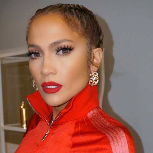 Les fans pensent que Jennifer Lopez utilise Photoshop.