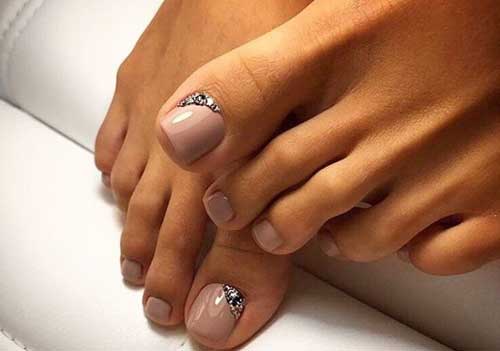 Nude pedicure 2018