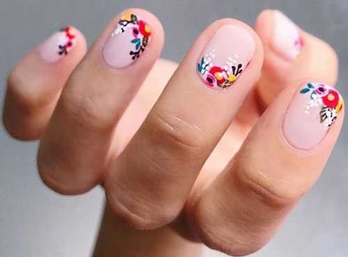 Flowers on the tips of the nails